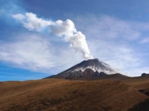 Vulkan Cotopaxi in Ecuador - Gruppenreisen für Alleinreisende & Erlebnisreisen | QUERIDO MUNDO