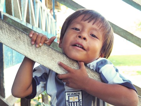 Junge im Amazonas, Peru - Über Uns | QUERIDO MUNDO