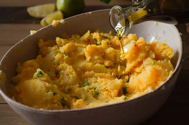 kartoffelpüree-abschmecken-causa-rellena Kartoffelpüree abschmecken - Causa Rellena