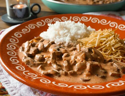 Stroganoff Rezept aus Brasilien: Geschnetzeltes in einer cremigen Sauce mit Senf